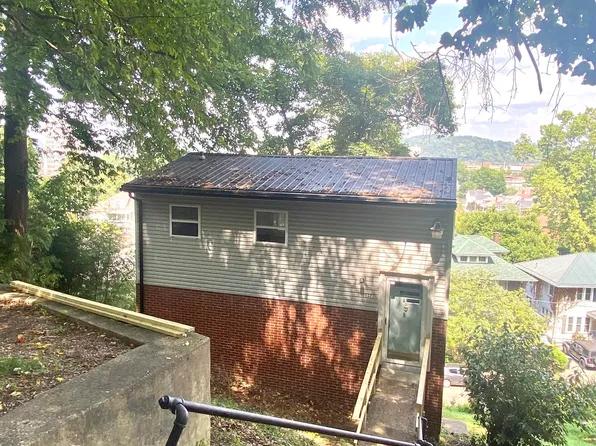 1511 Chestnut Hill Dr, Ashland, KY 41101