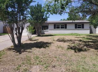 633 SW 45th St, Lawton, OK 73505