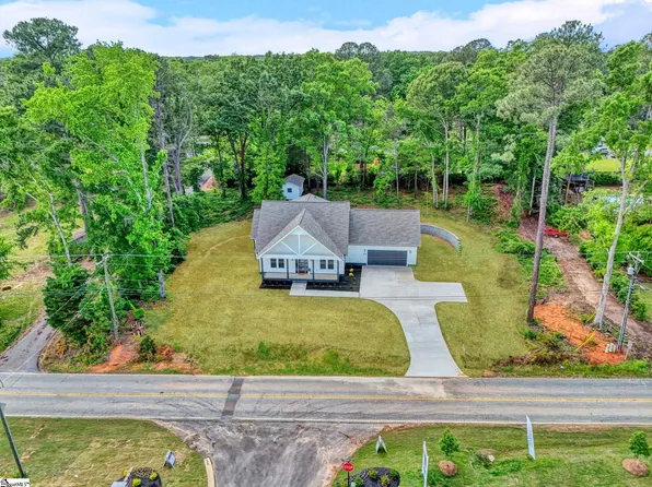 208 Pinehaven St, Laurens, SC 29360