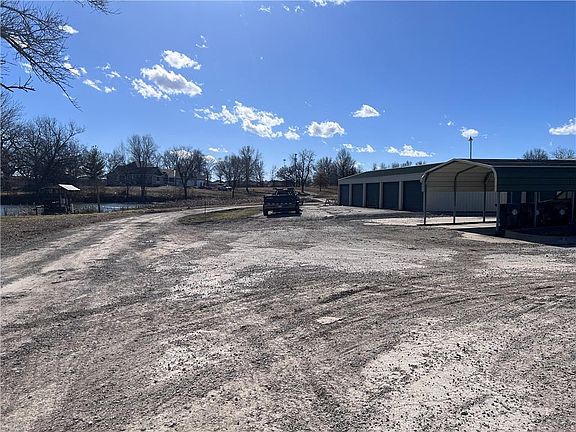 2nd image of 1602 Country Club Dr