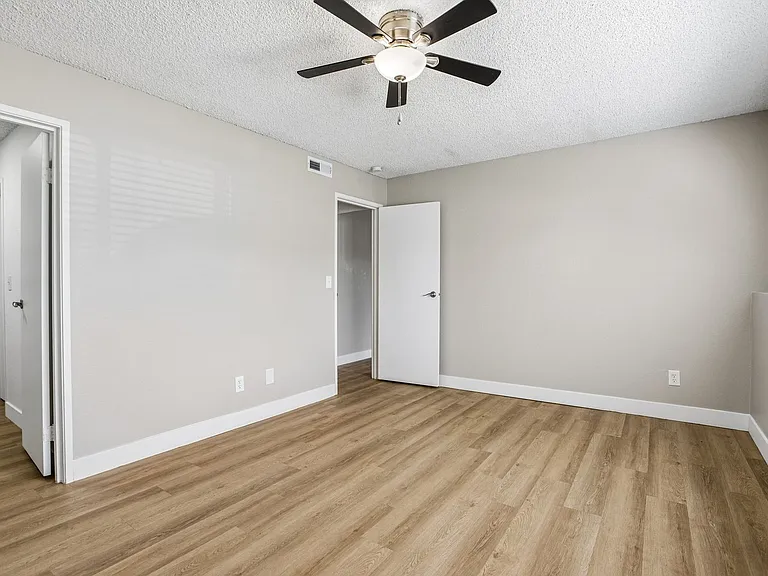 Brighton Place Apartments — Photo 35