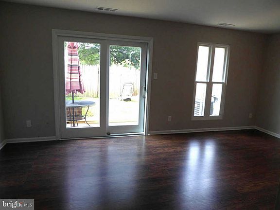 5th image of 28 Maple Dr