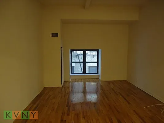 Rented by KVNY Soho | media 30
