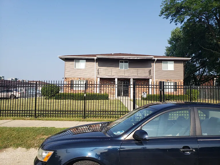 8835 N Swan Rd #7 — Photo 28