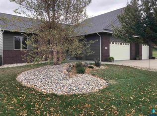 6005 S Prairie View Cir, Sioux Falls, SD 57108