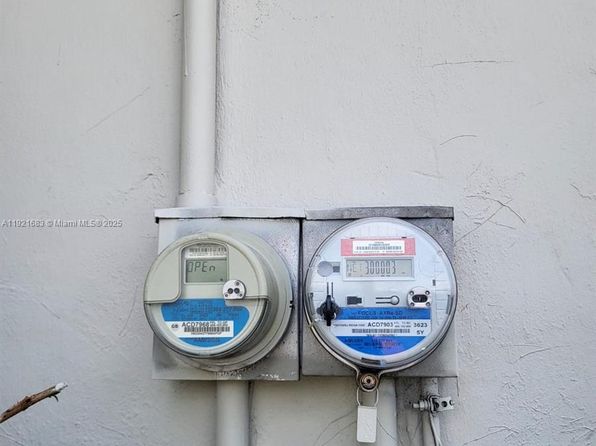 miami-florida-452695494 picture