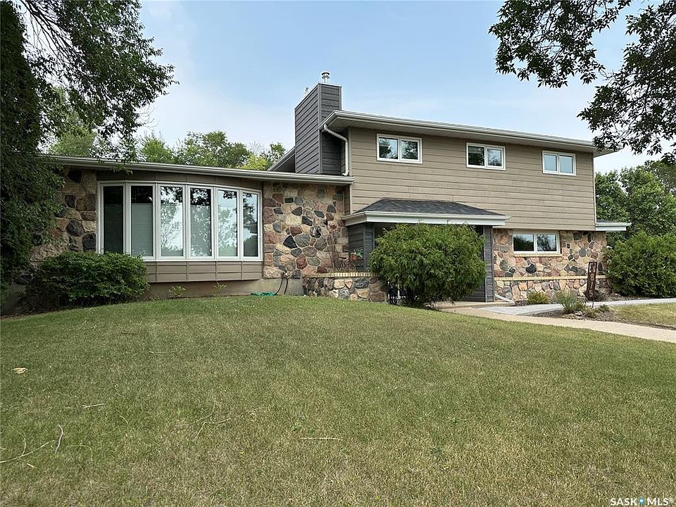 1st image of 815 Douglas ROAD