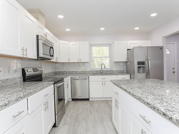 2nd image of 5751 W Hastings Arch