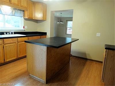 2nd image of 41 Vine St