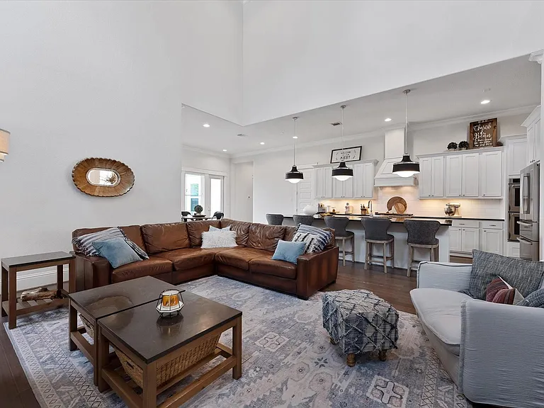 2221 Salt Grass Trl — Photo 14