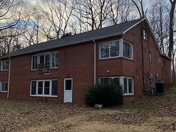 18311 Woodland Dr, Triangle, VA 22172