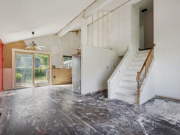 3rd image of 4556 Cleveland St