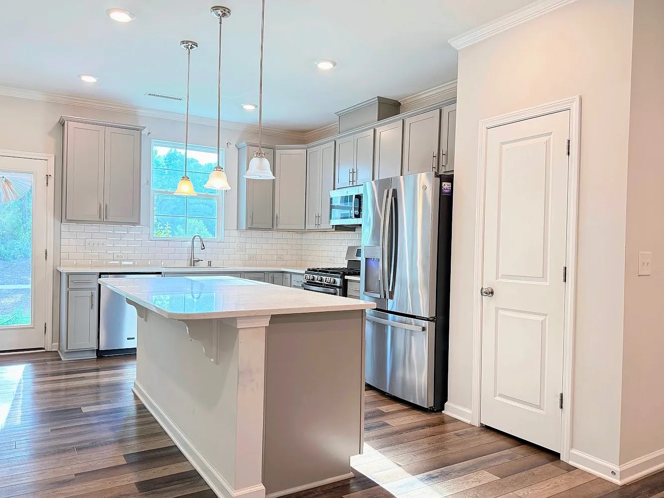 3 Bedroom One Garage Townhome for Rent — Photo 4