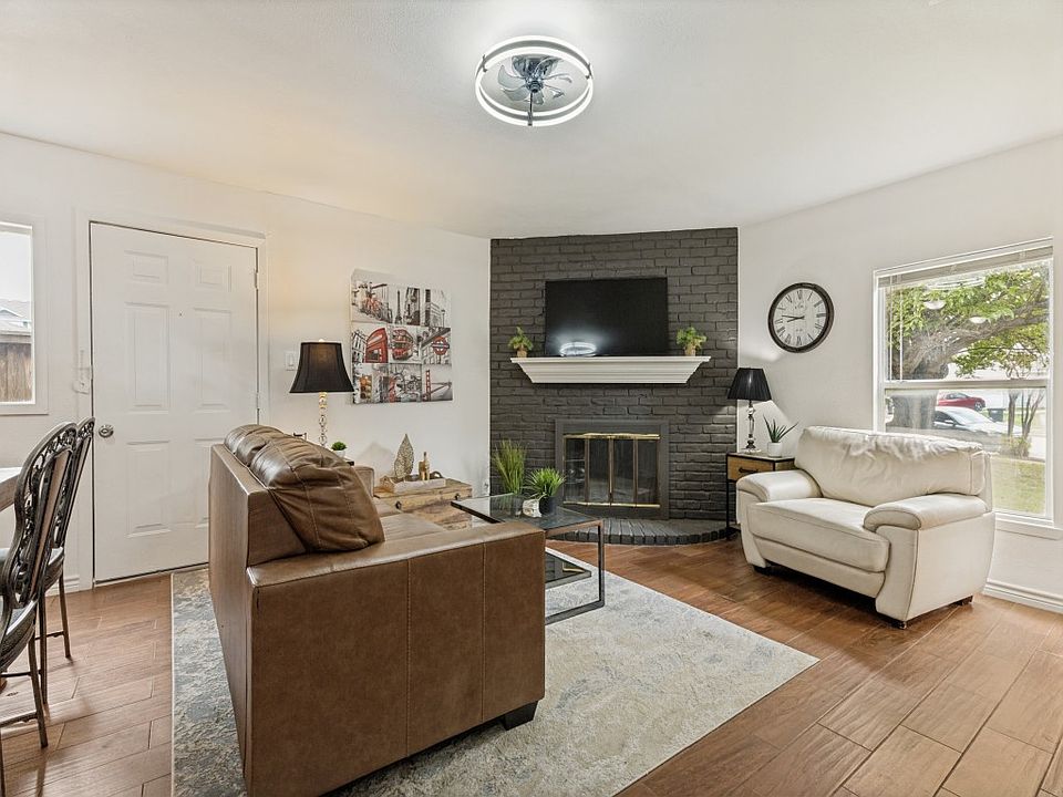 1st image of 2406 Las Brisas St