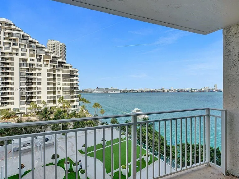770 Claughton Island Dr #15 — Photo 16