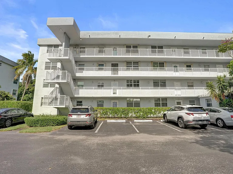 106 Royal Park Dr #2A — Photo 36