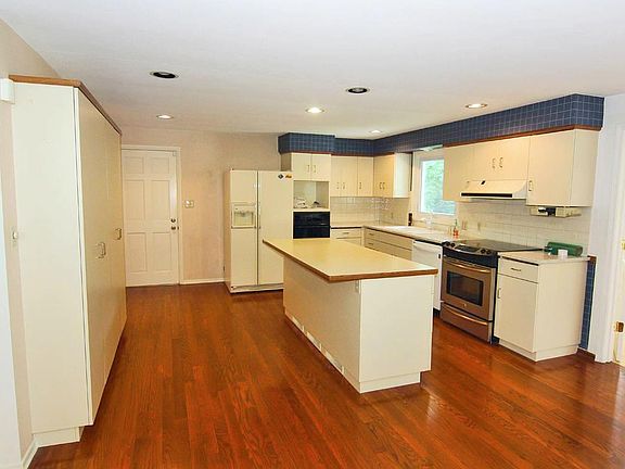 5th image of 2527 Greenway Dr