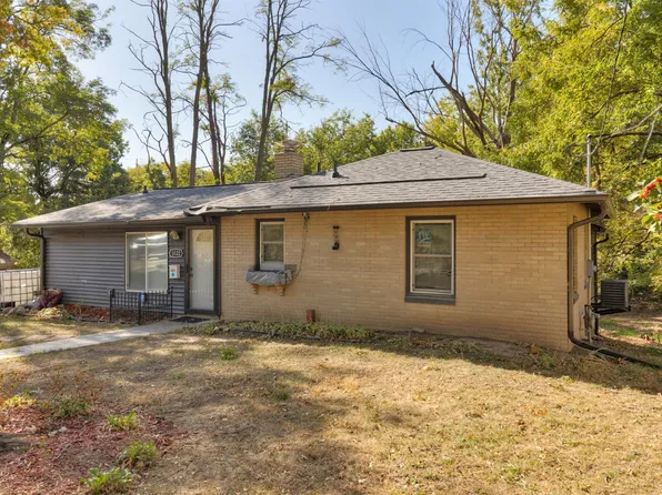 3122 Victoria Dr, Des Moines, IA 50310