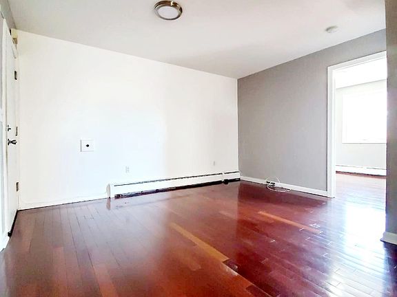 4th image of 575 W Side Ave #1E