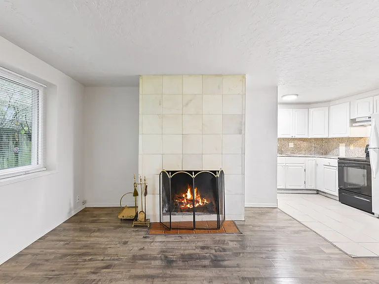 4326 NE Maywood Pl — Photo 6