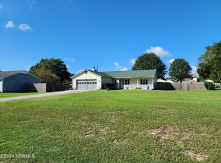 123 Fodder Dr, Hubert, NC 28539