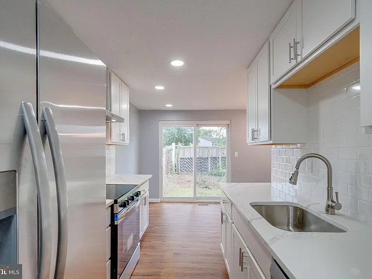 1359 Raleigh Dr — Photo 9