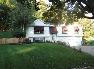 132 Amberwood Ct, Bethel Park, PA 15102