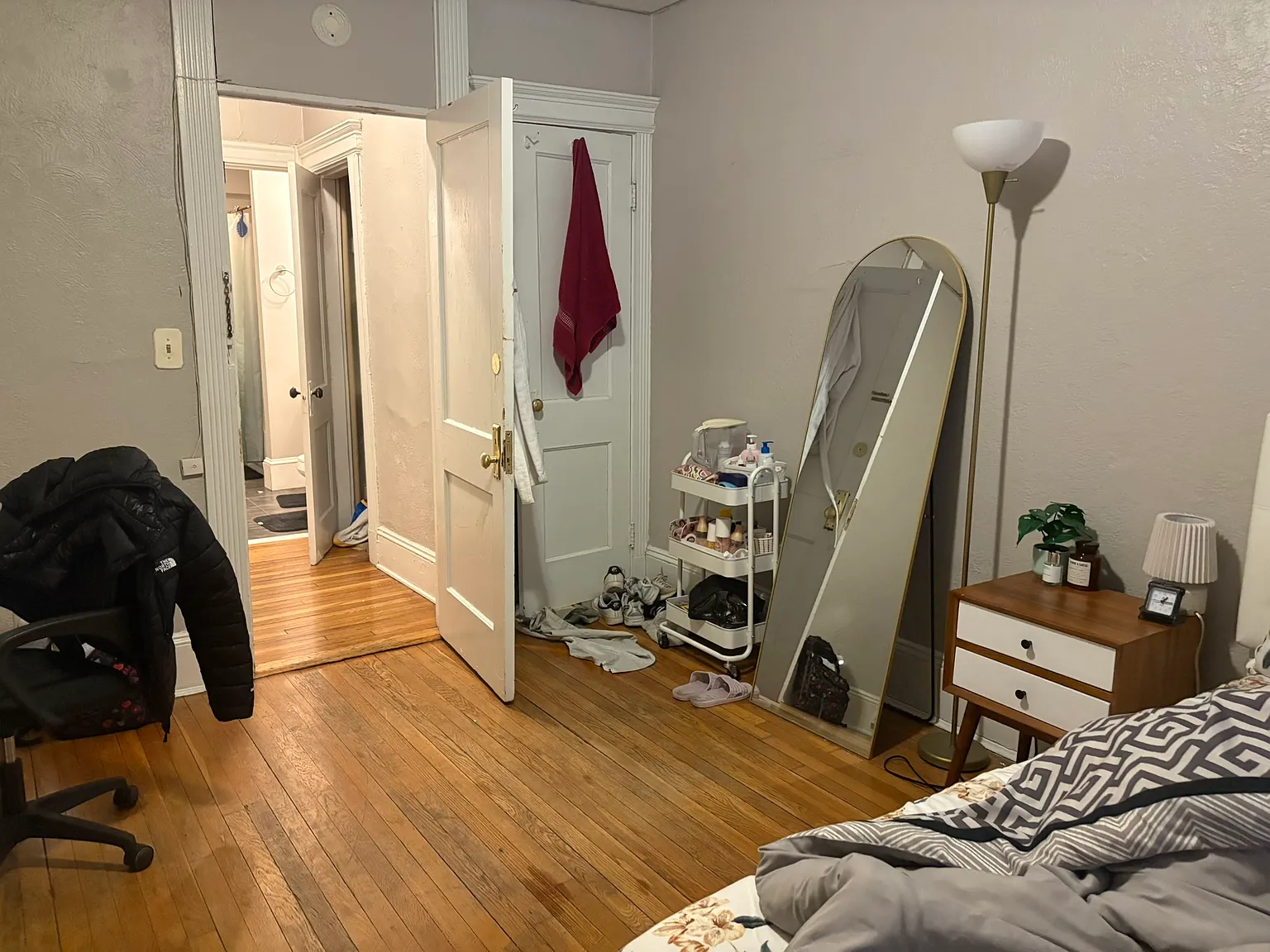 4 bed, $1,300 — Photo 4