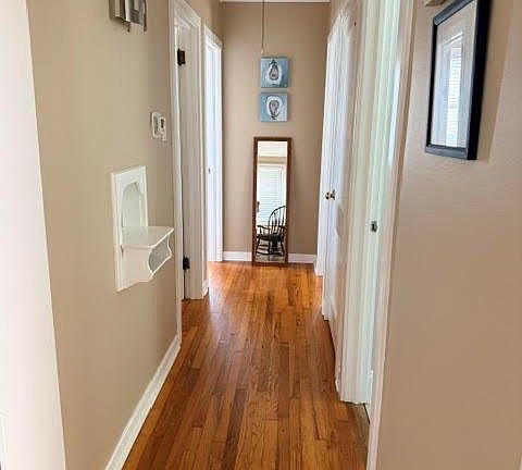3rd image of 410 Manson Ave