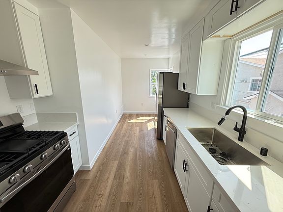 3rd image of 2208 Laverna Ave #2208