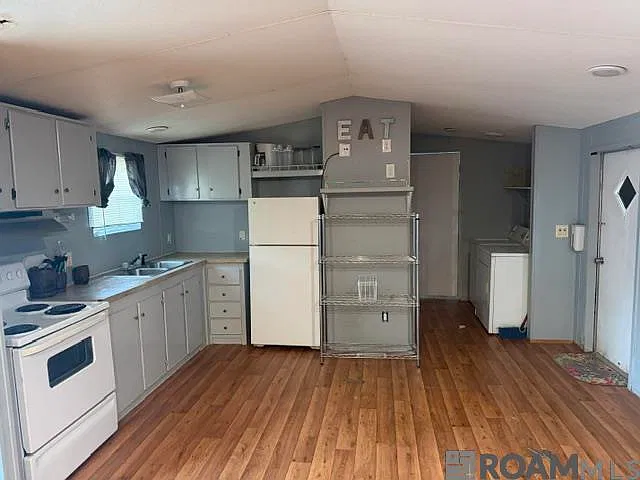 2 bed, 900 sqft, $1,400 — Photo 3