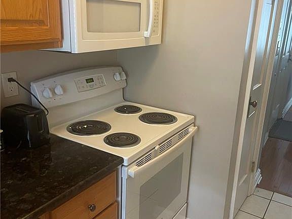 4th image of 1700 N Elm Street D1 #D1