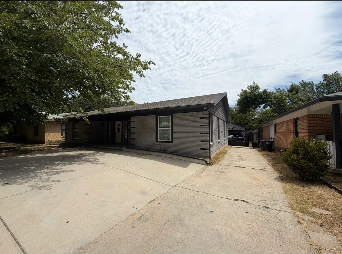 7 bed, 2069 sqft, $3,800 — Photo 1