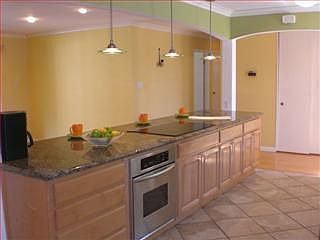 3rd image of 1563 Parkview Ave