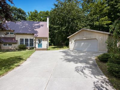 7668 Forest Lodge Rd, Traverse City, MI, 49685