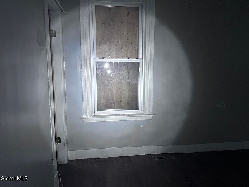 4th image of 1013 Delamont Avenue