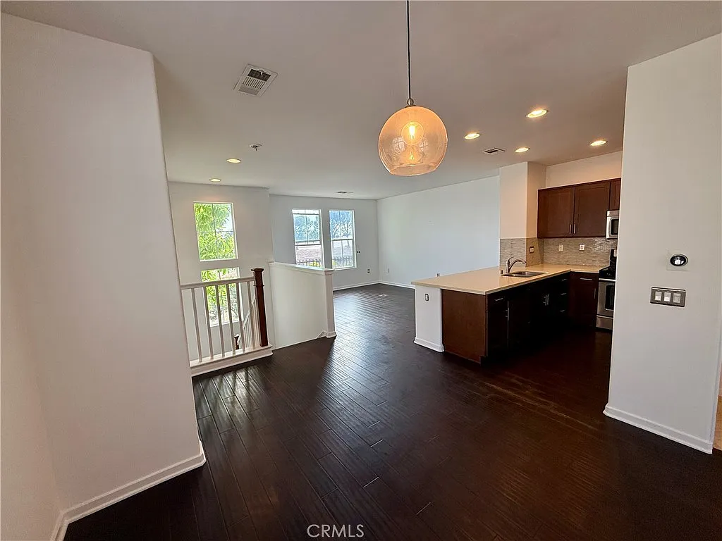 2 bed, 1100 sqft, $3,495 — Photo 4