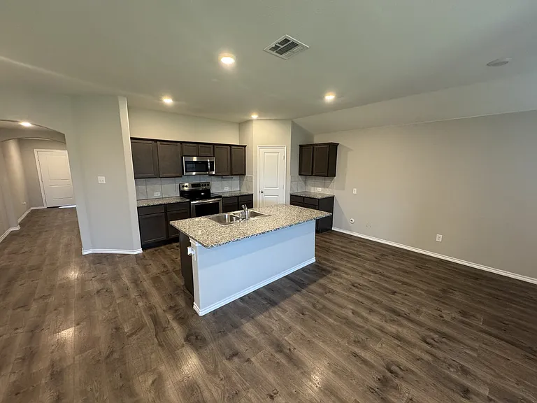 929 Alton Dr — Photo 9