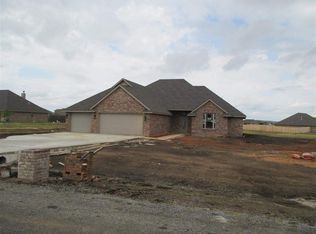 36 Mountain Ridge Ln, Lawton, OK 73507