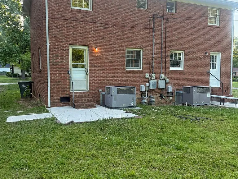 1709 Virginia St. — Photo 2