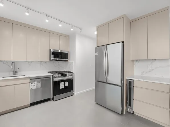 171 East 84th Street image 10 of 25