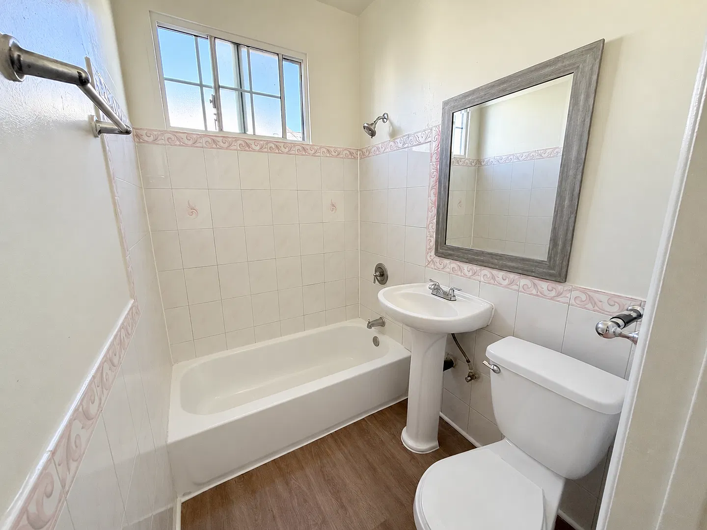 1102 S. Mariposa Ave — Photo 3