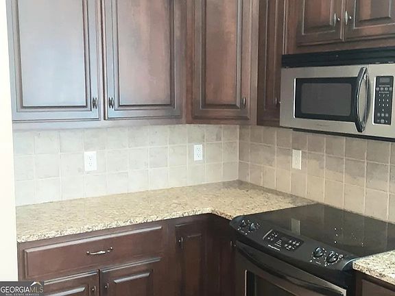 3rd image of 1070 Camden Park Dr