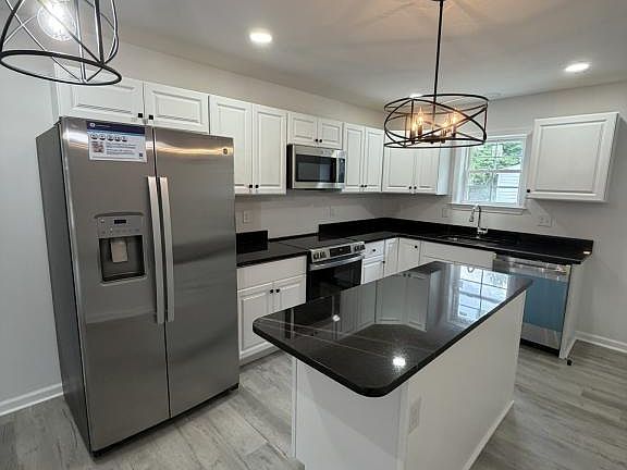 3rd image of 461 Millchop Ln