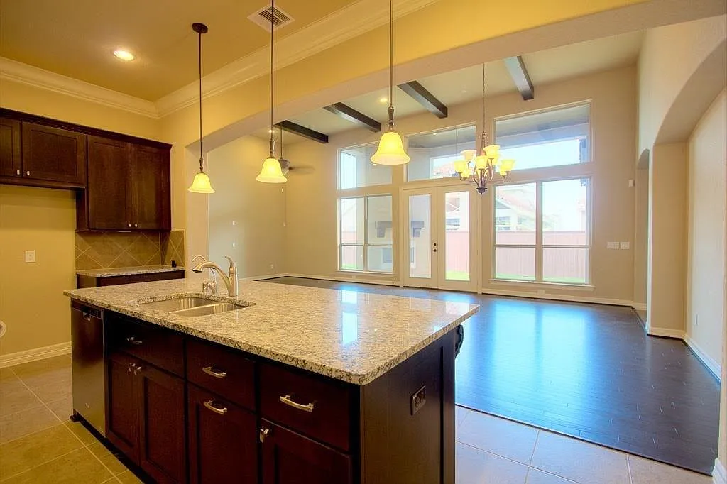 4 bed, 3.0 bath, 2583 sqft, $3,690 — Photo 4