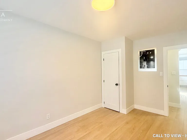 5124 Dundas St W #1 — Photo 8
