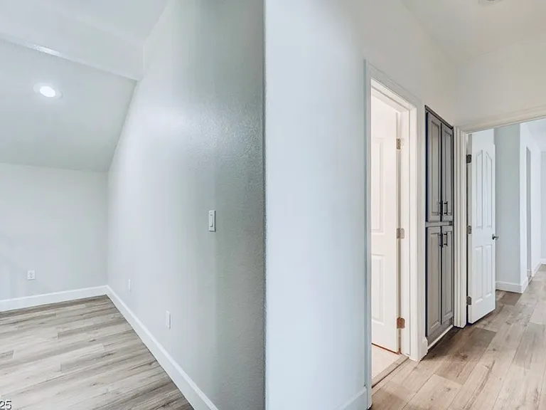 128 Tilbury Ave — Photo 15