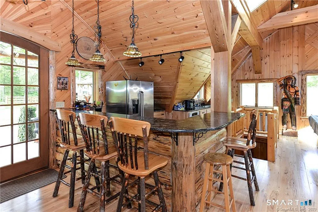 2 bed, 2.5 bath, 2614 sqft, $3,800 — Photo 3