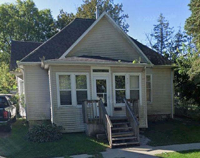 1st image of 617 E Pleasant St