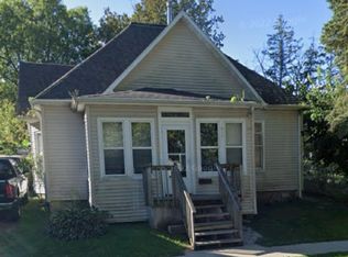 617 E Pleasant St, Freeport, IL 61032